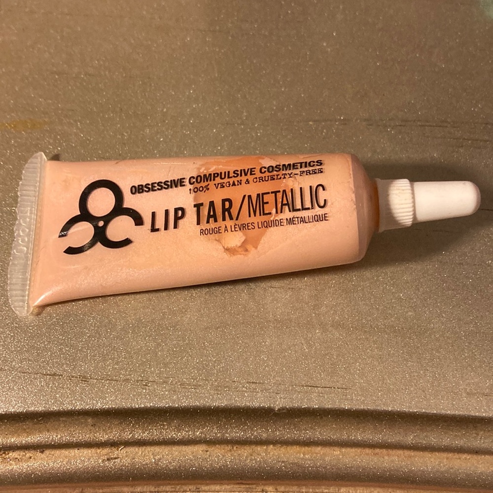 OCD lip tar in pleasure model